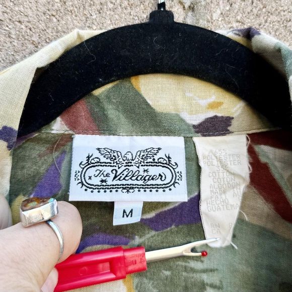 Medium Vintage Floral Button Down - Picture 2 of 3